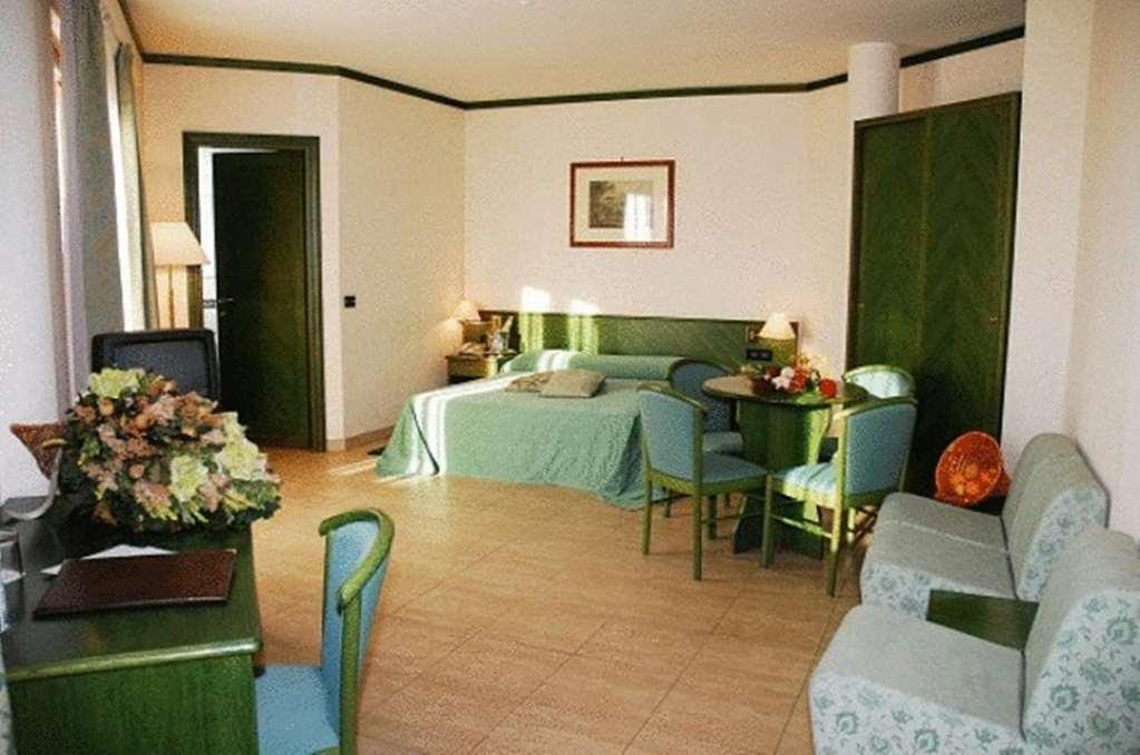 Park Hotel Imperatore Adriano Тиволи Номер фото